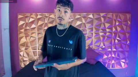 aleking13 online show from October 2025 12:36:01 PM