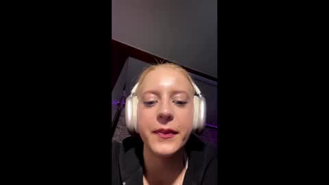 Snapshot of alenavanloan chatting on June 2026 04:43:01 PM Milana online show from June 2026 04:43:01 PM