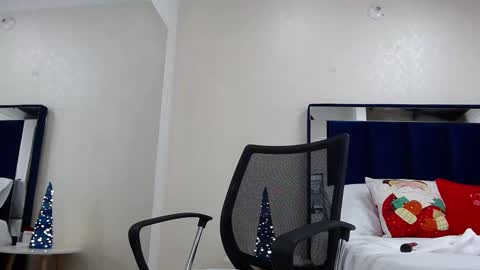 Snapshot of alessia_beth chatting on December 2024 03:33:01 PM ALESSIA online show from December 2024 03:33:01 PM