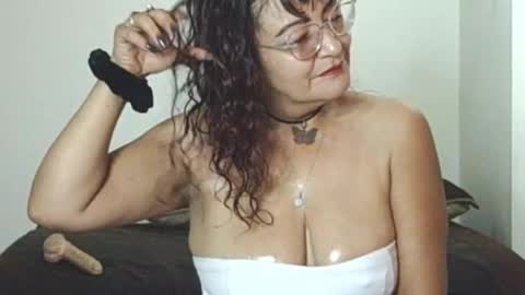 Snapshot of alessiabobs chatting on May 2026 10:44:02 PM Allesiaboobs online show from May 2026 10:44:02 PM