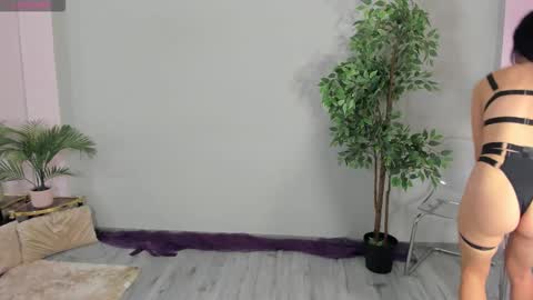 Alessia online show from November 2025 08:30:01 PM