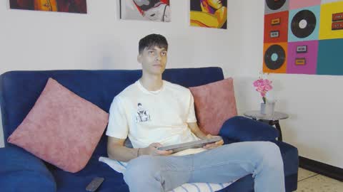 Alessio online show from November 2025 12:15:02 PM