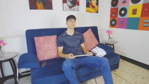 Alessio online show from November 2025 12:04:02 PM