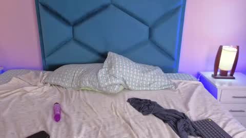 AleSweett online show from April 2026 07:36:02 PM