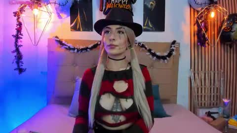 Aleszia online show from October 2025 08:42:01 PM