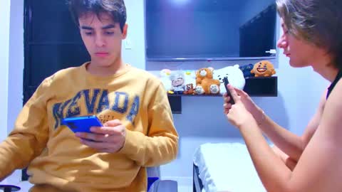 Snapshot of alex_and_fabian chatting on December 2025 05:03:02 AM sneider online show from December 2025 05:03:02 AM