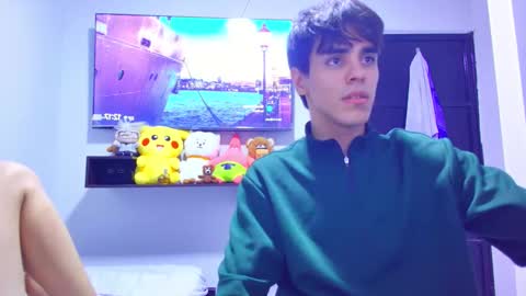 Snapshot of alex_and_fabian chatting on February 2026 05:17:01 AM sneider online show from February 2026 05:17:01 AM