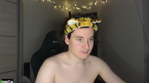 FAVORITE online show from November 2025 12:33:01 AM