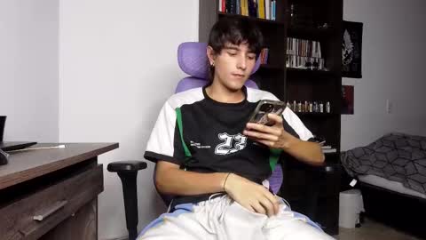 alex_connorr online show from November 2025 10:56:02 PM