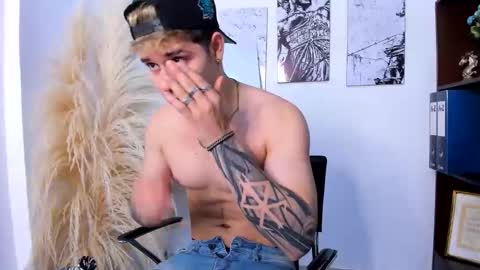 Snapshot of alex_pierce_ chatting on March 2026 08:21:02 PM Alex online show from March 2026 08:21:02 PM