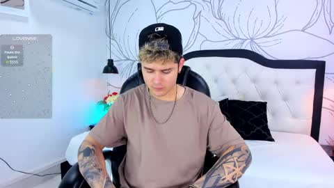 Snapshot of alex_pierce_ chatting on April 2026 07:30:02 PM Alex online show from April 2026 07:30:02 PM