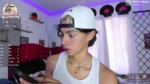 Snapshot of alex_sweet_69 chatting on December 2024 03:57:01 PM Alex online show from December 2024 03:57:01 PM