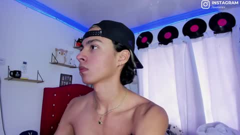 Snapshot of alex_sweet_69 chatting on December 2024 03:57:02 PM Alex online show from December 2024 03:57:02 PM