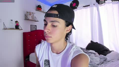 Snapshot of alex_sweet_69 chatting on January 2025 05:44:01 PM Alex online show from January 2025 05:44:01 PM