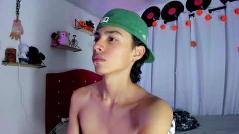 Snapshot of alex_sweet_69 chatting on October 2025 09:05:02 PM Alex online show from October 2025 09:05:02 PM