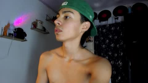 Snapshot of alex_sweet_69 chatting on December 2025 04:35:02 PM Alex online show from December 2025 04:35:02 PM