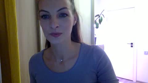 alexa_dreaam online show from October 2025 05:21:02 PM