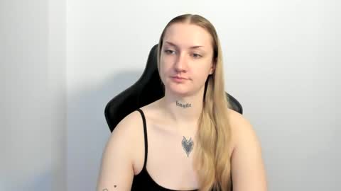 Snapshot of alexafragile chatting on June 2026 11:24:02 AM Alexa online show from June 2026 11:24:02 AM