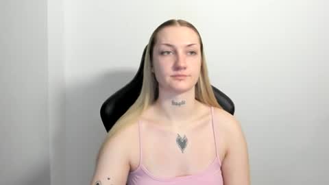 Snapshot of alexafragile chatting on June 2026 01:22:02 PM Alexa online show from June 2026 01:22:02 PM