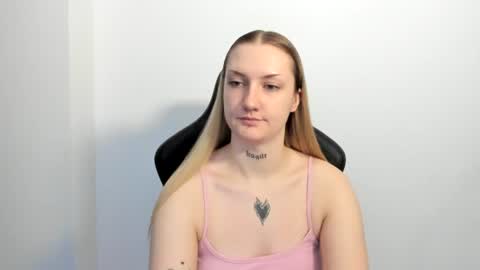 Snapshot of alexafragile chatting on June 2026 11:33:01 AM Alexa online show from June 2026 11:33:01 AM