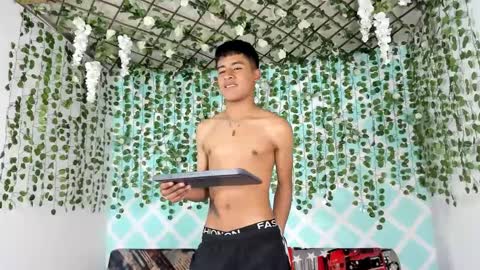 chicos hot online show from February 2025 08:00:02 PM