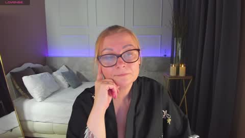 Snapshot of alexandra_kind chatting on December 2024 08:18:01 PM Alexandra online show from December 2024 08:18:01 PM