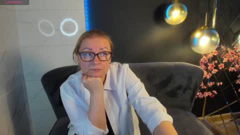 Snapshot of alexandra_kind chatting on December 2024 02:34:02 AM Alexandra online show from December 2024 02:34:02 AM