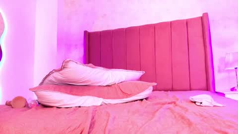 YENI  online show from October 2025 08:12:01 AM