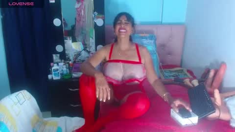 Snapshot of alexaqueenn chatting on May 2026 11:46:02 PM alexaqueenn online show from May 2026 11:46:02 PM