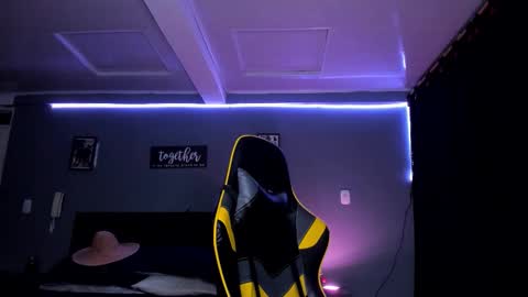 alexgiraldo__ online show from September 2025 06:40:02 AM