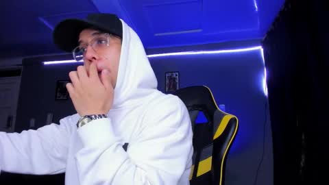 alexgiraldo__ online show from October 2025 10:16:02 AM