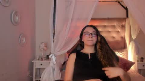 Snapshot of alexis_scott__ chatting on June 2026 04:32:02 AM alexis_scott__ online show from June 2026 04:32:02 AM