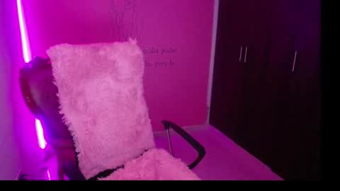 alexxa_1111 online show from September 2025 11:48:02 PM