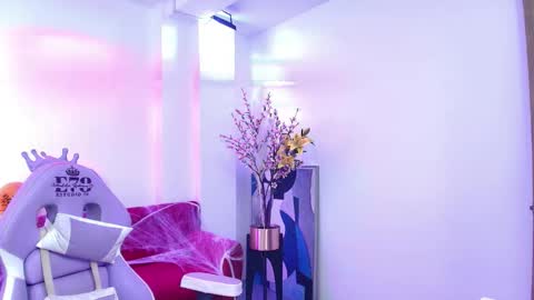 Alice  online show from November 2025 08:11:01 PM