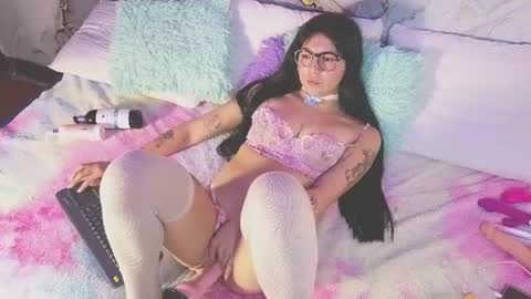 Snapshot of alice_cute77 chatting on July 2026 04:11:02 PM Mey online show from July 2026 04:11:02 PM