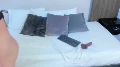 Alice  online show from March 2025 08:59:01 PM