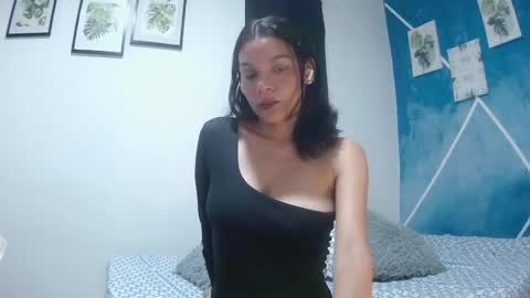 Snapshot of alice_paola chatting on June 2026 09:33:01 AM alice_paola online show from June 2026 09:33:01 AM