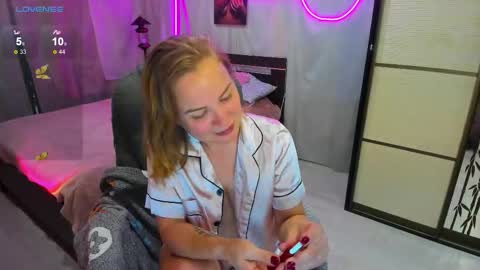 Snapshot of alice_sex_intellect chatting on September 2025 09:26:01 PM Alice online show from September 2025 09:26:01 PM