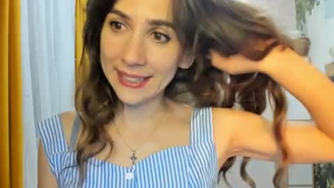 Snapshot of alice_sincere chatting on July 2026 09:17:02 PM Alice Love you all online show from July 2026 09:17:02 PM