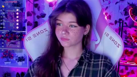 Snapshot of alice_tails chatting on April 2026 07:42:01 PM Alice online show from April 2026 07:42:01 PM