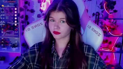 Snapshot of alice_tails chatting on May 2026 09:42:01 PM Alice online show from May 2026 09:42:01 PM