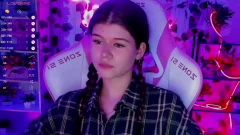 Snapshot of alice_tails chatting on May 2026 08:49:02 PM Alice online show from May 2026 08:49:02 PM