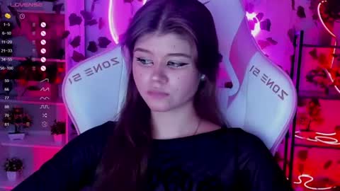 Snapshot of alice_tails chatting on June 2026 09:03:01 PM Alice online show from June 2026 09:03:01 PM