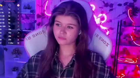 Snapshot of alice_tails chatting on July 2026 07:29:01 PM Alice online show from July 2026 07:29:01 PM