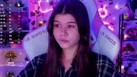 Snapshot of alice_tails chatting on July 2026 09:44:01 PM Alice online show from July 2026 09:44:01 PM