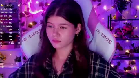 Snapshot of alice_tails chatting on July 2026 09:25:02 PM Alice online show from July 2026 09:25:02 PM