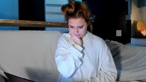 Snapshot of alice_wander chatting on November 2025 04:18:02 PM Alice online show from November 2025 04:18:02 PM