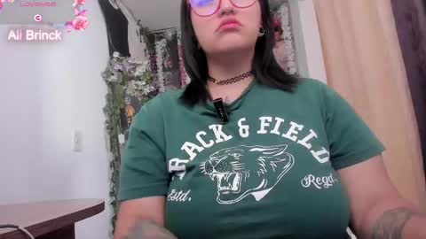 Snapshot of alicebrinck chatting on February 2025 09:00:01 PM Alice Brinck online show from February 2025 09:00:01 PM