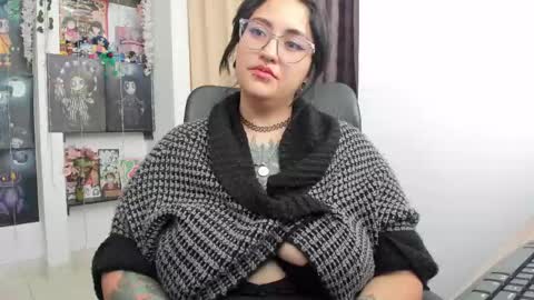 Snapshot of alicebrinck chatting on March 2025 06:08:02 PM Alice Brinck online show from March 2025 06:08:02 PM