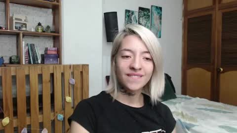 alicee_logan_ online show from April 2026 01:52:02 AM